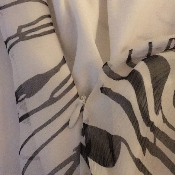 Silk elegant dress by Laura Vann - Picture 10 of 11